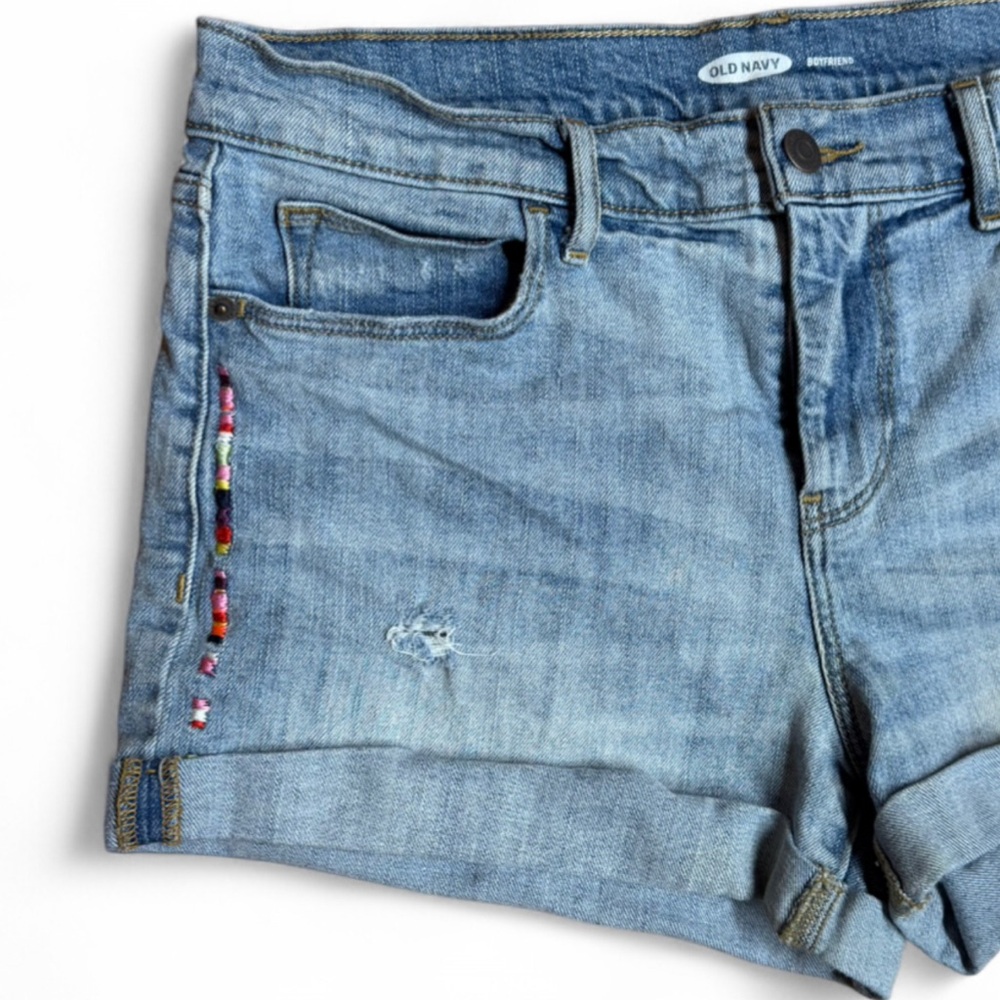 **SOLD** Old Navy "Boyfriend" Mid-Rise Distressed Denim Shorts - Size 8 - Picture 3 of 8